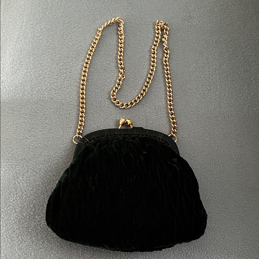 Elegant Green Velvet Evening Bag with Gold Chain